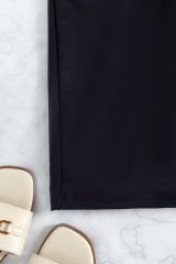 Kadın Siyah Önden Bağcıklı Deniz Şortu – Modern Ve Şık Tasarım